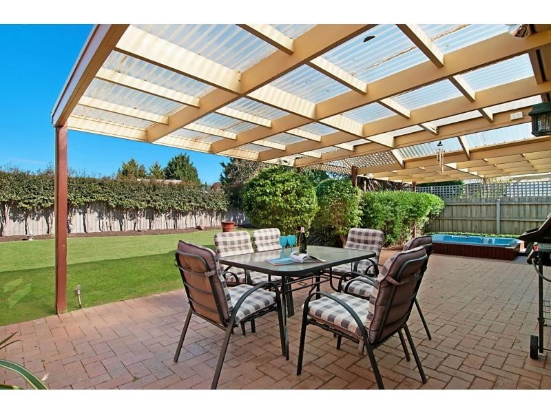 16 Flora Road, Mount Martha VIC 3934
