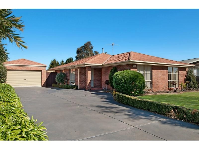 16 Flora Road, Mount Martha VIC 3934