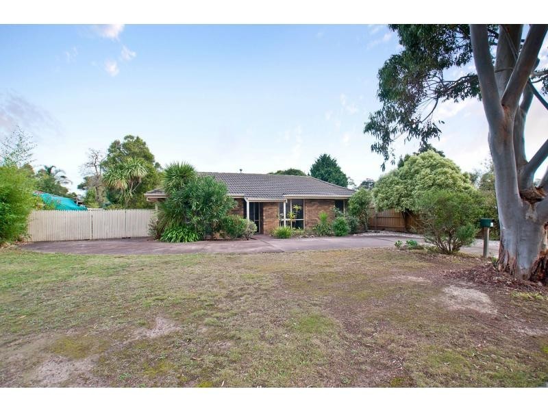 24 Parwan Crescent, Mornington VIC 3931