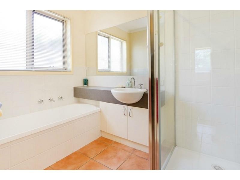 27 Eric Crescent, Mornington VIC 3931