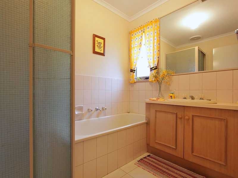 4 Hakea Drive, Mount Martha VIC 3934