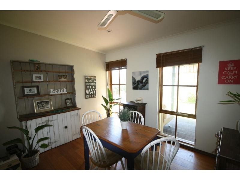 8 Troon Avenue, Mornington VIC 3931