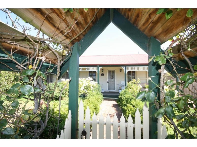 8 Troon Avenue, Mornington VIC 3931