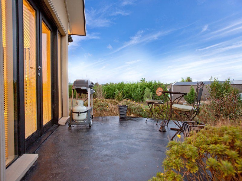 14 Century Drive, Mount Martha VIC 3934