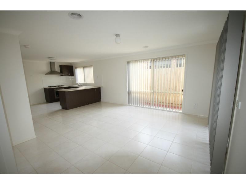 12 Lewin Street, Carrum Downs VIC 3201