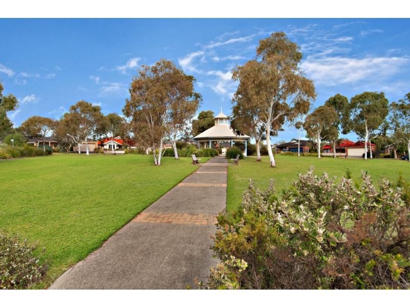 8 Sandhurst Terrace, Mount Martha VIC 3934
