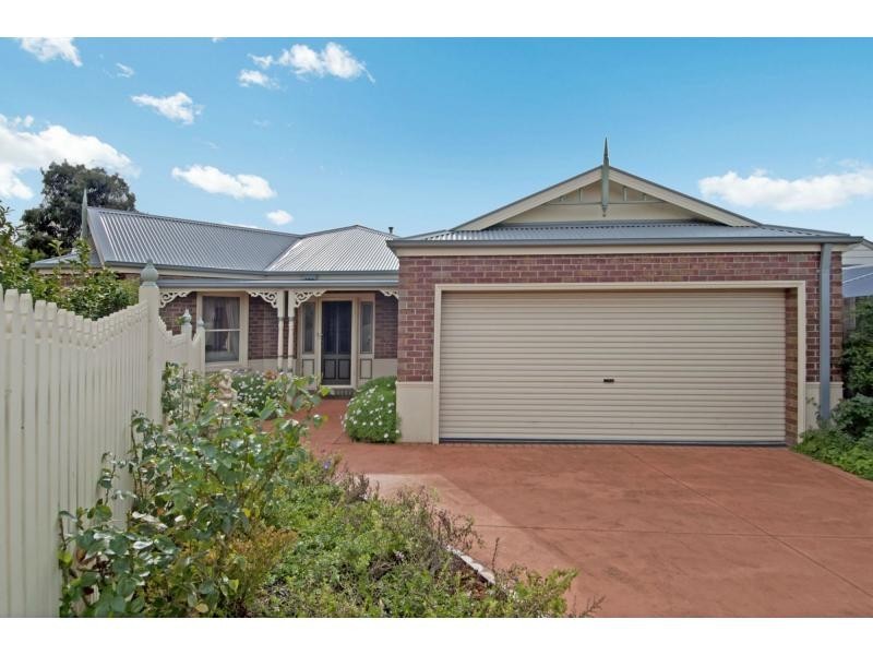 8 Valerie Close, Mount Martha VIC 3934