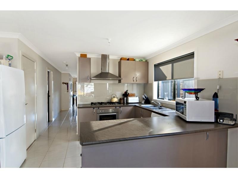 8 Lewin Street, Carrum Downs VIC 3201