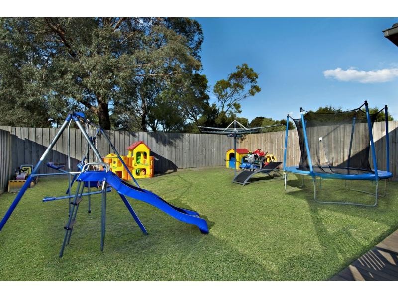 8 Lewin Street, Carrum Downs VIC 3201