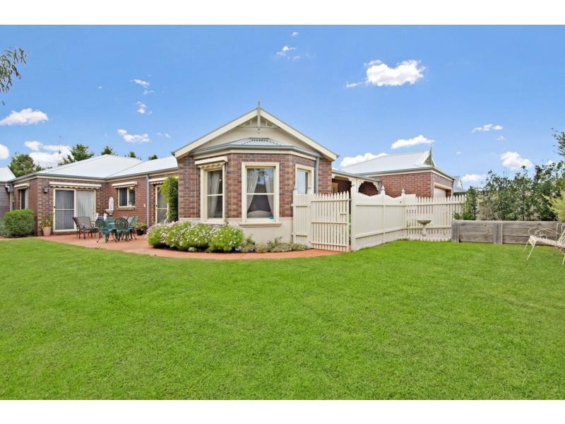 8 Valerie Close, Mount Martha VIC 3934