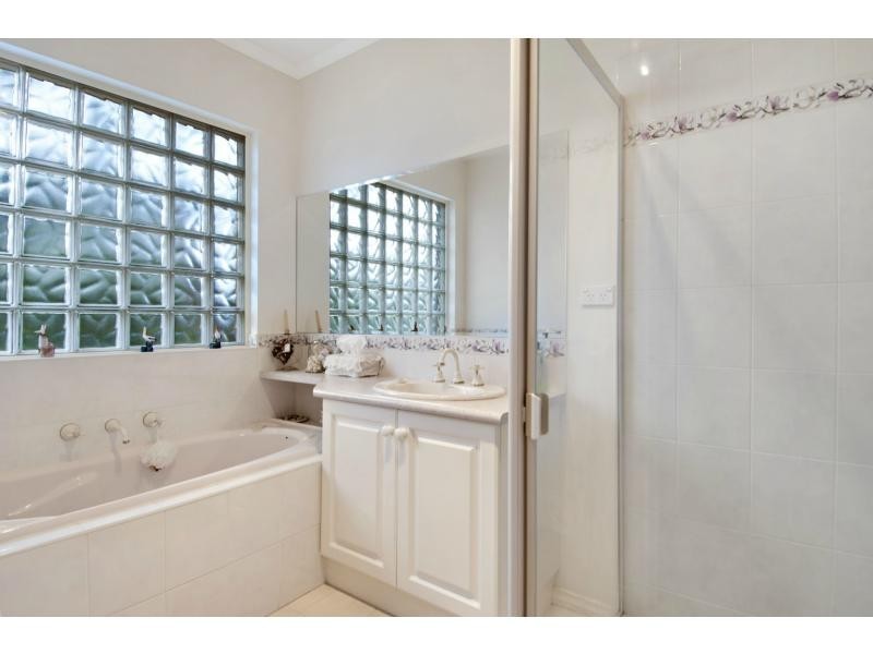 8 Valerie Close, Mount Martha VIC 3934