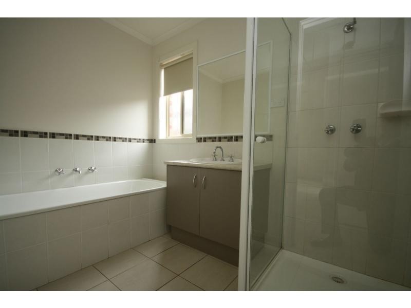 7 Age Place, Pakenham VIC 3810