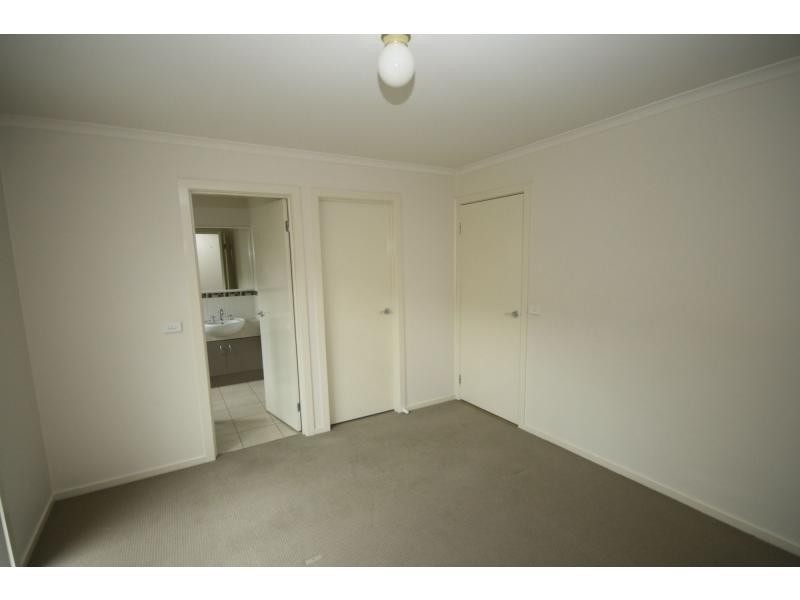 7 Age Place, Pakenham VIC 3810