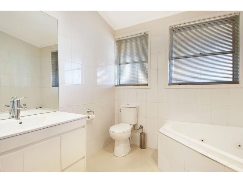 16 Richardson Drive, Mornington VIC 3931