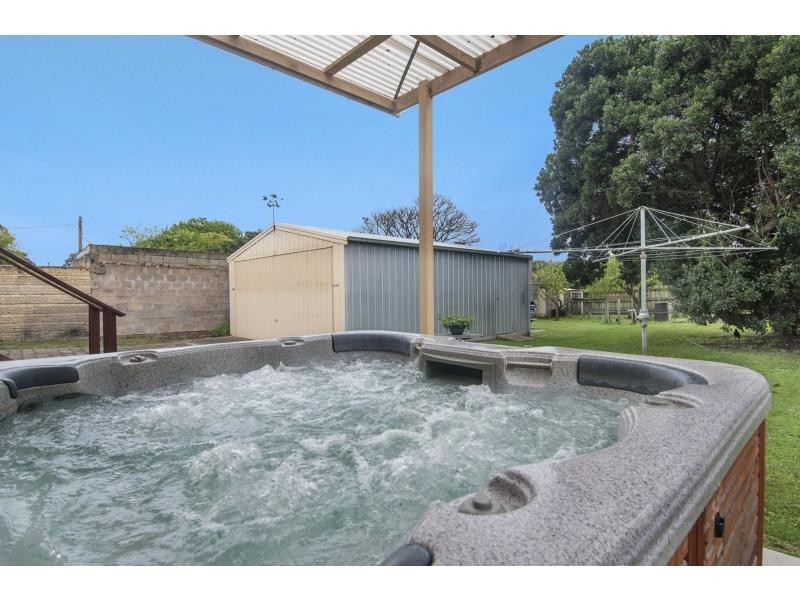 10 Moorfield Avenue, Rosebud VIC 3939