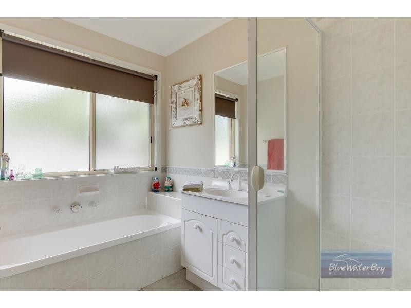 6 Larkin Close, Mount Martha VIC 3934