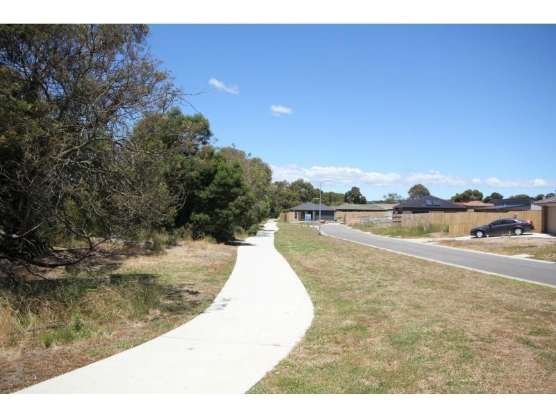 2 Blue Water Drive, Mount Martha VIC 3934