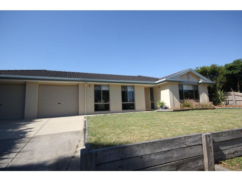 8 Beal Place, Mornington VIC 3931