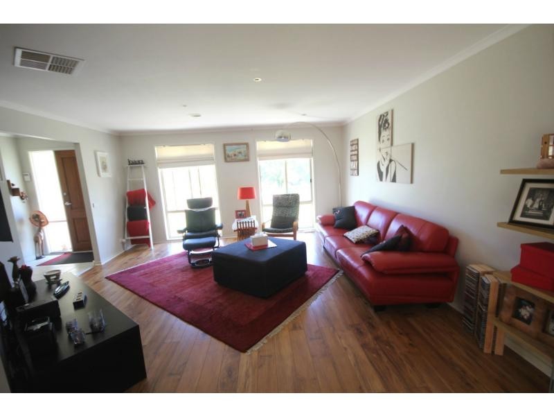 8 Beal Place, Mornington VIC 3931