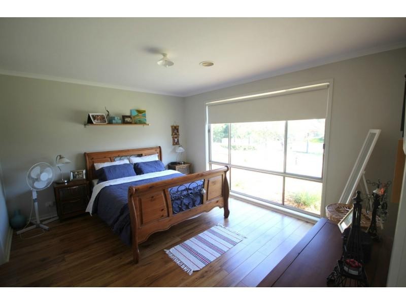 8 Beal Place, Mornington VIC 3931