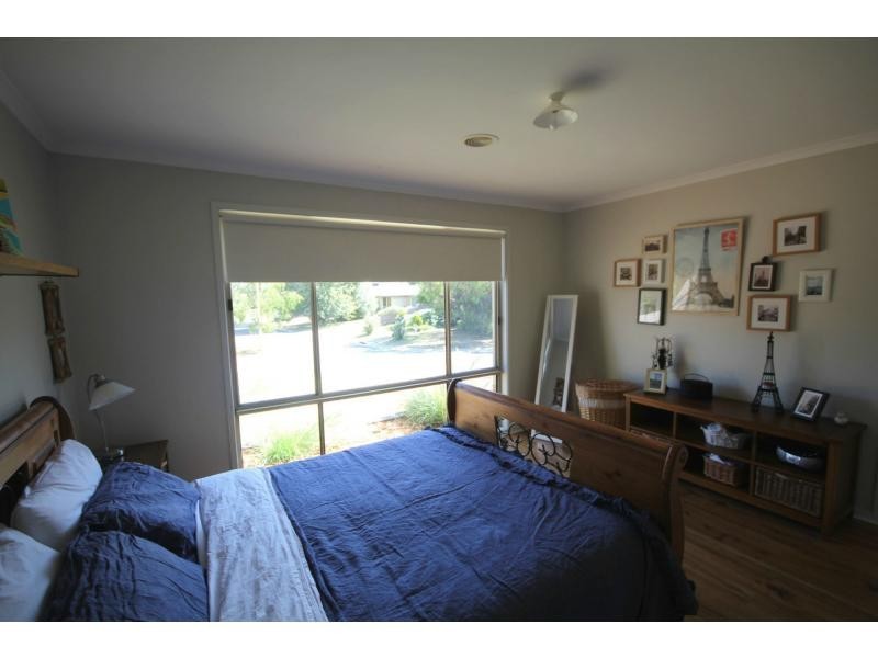 8 Beal Place, Mornington VIC 3931