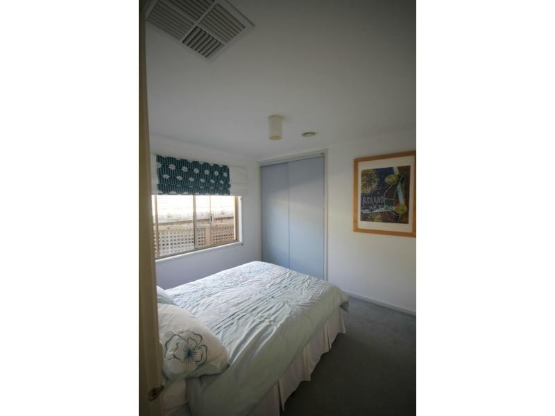 8 Beal Place, Mornington VIC 3931