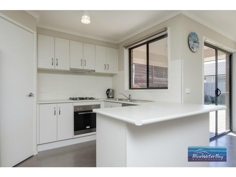 27 Elspeth Circuit, Mount Martha VIC 3934