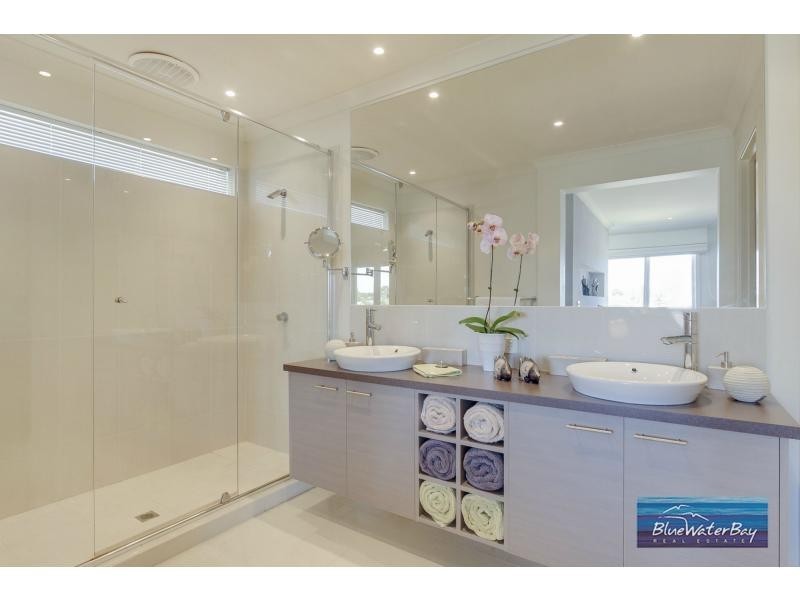 15 Hutson Way, Mount Martha VIC 3934