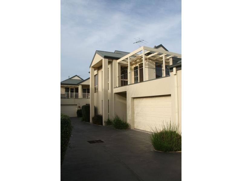 2/681 Esplanade, Mornington VIC 3931