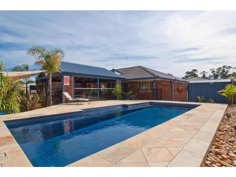 2 Pinot Place, Mount Martha VIC 3934