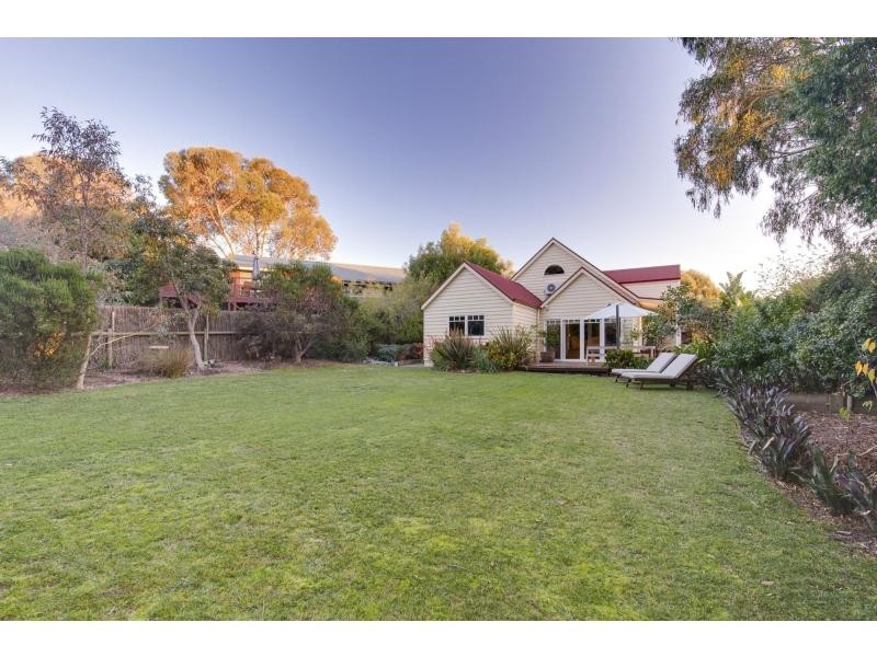 5 Oak Grove, Mount Martha VIC 3934