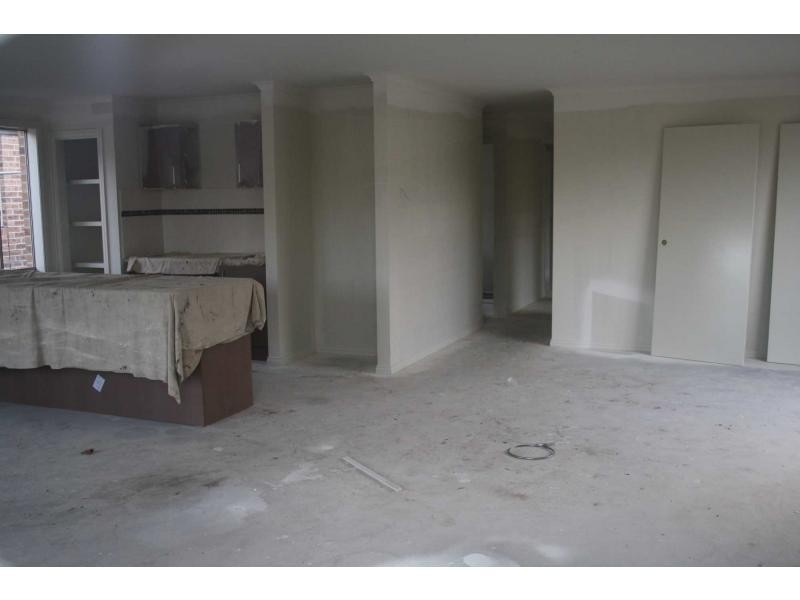 10 Snowdonia Road, Cranbourne North VIC 3977