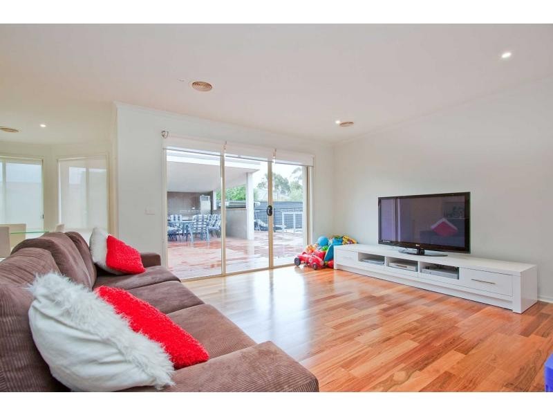 5 John William Drive, Mount Martha VIC 3934