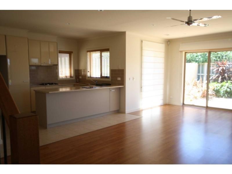 2/167 Bentons Road, Mornington VIC 3931