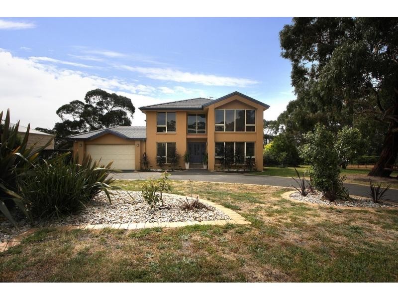 4 Ferne Place, Mount Martha VIC 3934
