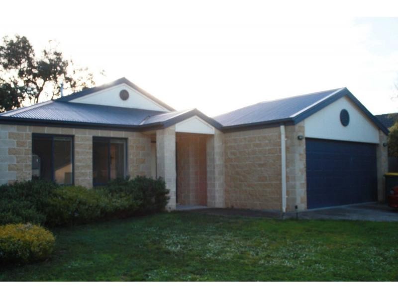 8 Little Acre Close, Langwarrin VIC 3910