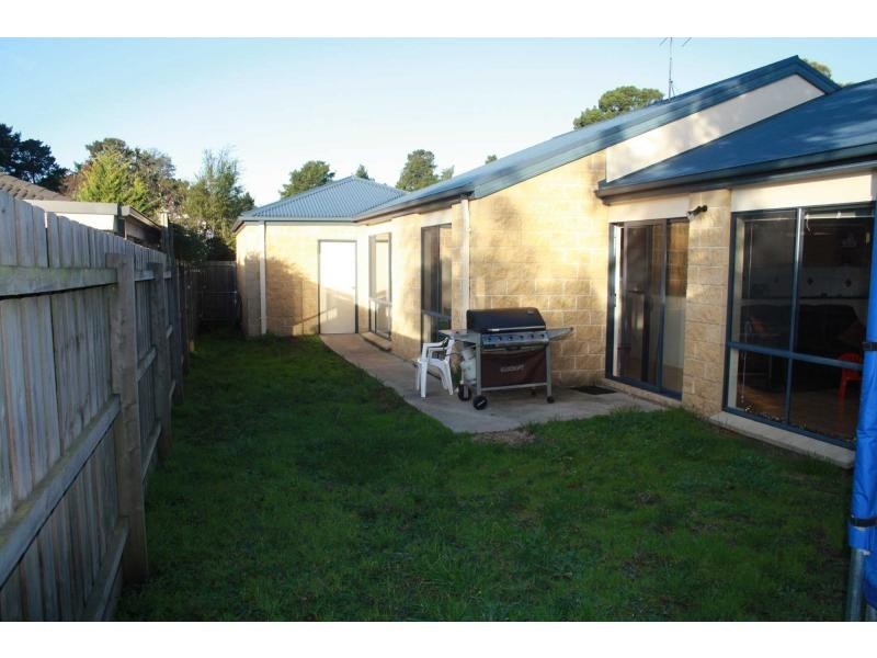 8 Little Acre Close, Langwarrin VIC 3910