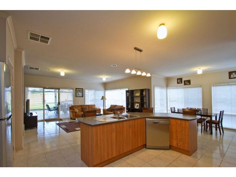 63 Summerfield Drive, Summerfields Estate, Mornington VIC 3931