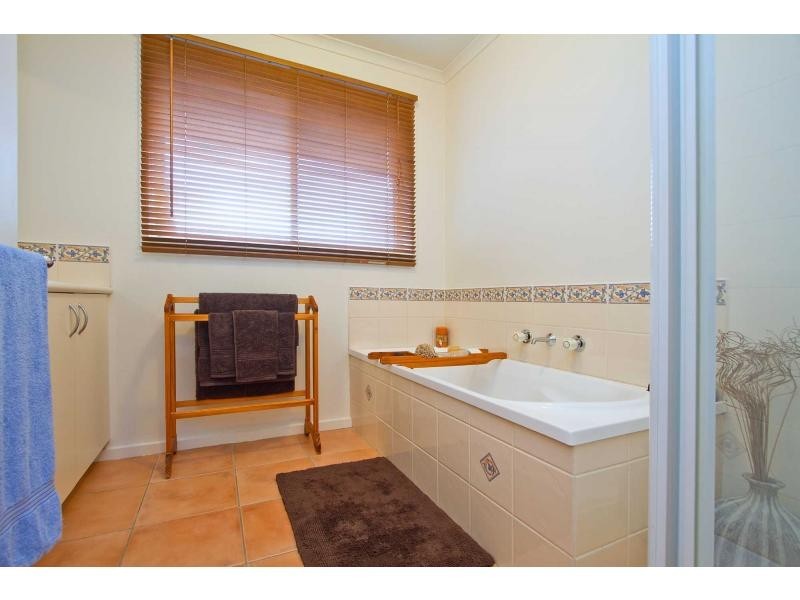 44 Caversham Drive, Mornington VIC 3931