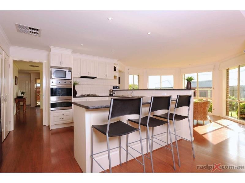 33 Veda Avenue, Mount Martha VIC 3934