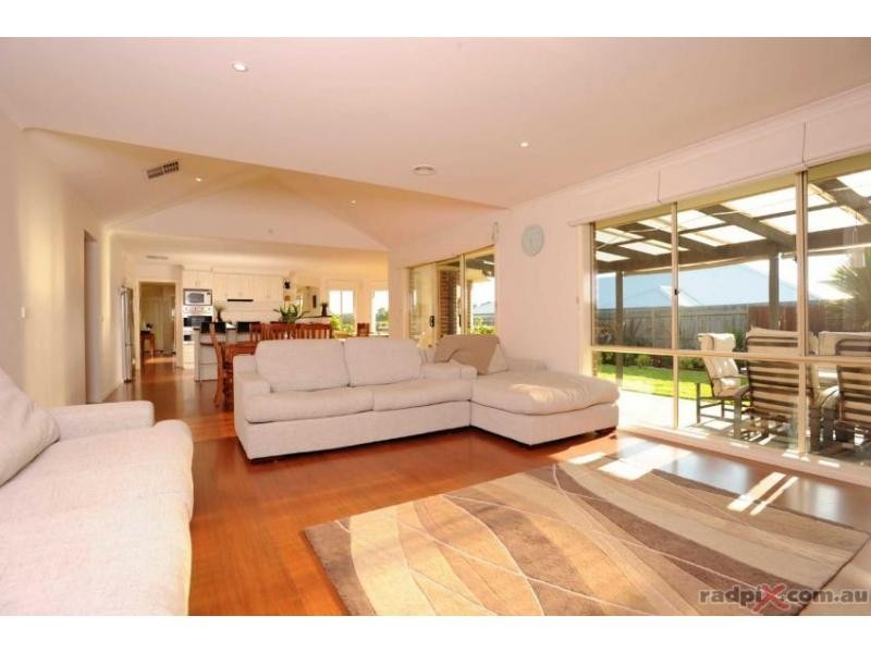 33 Veda Avenue, Mount Martha VIC 3934