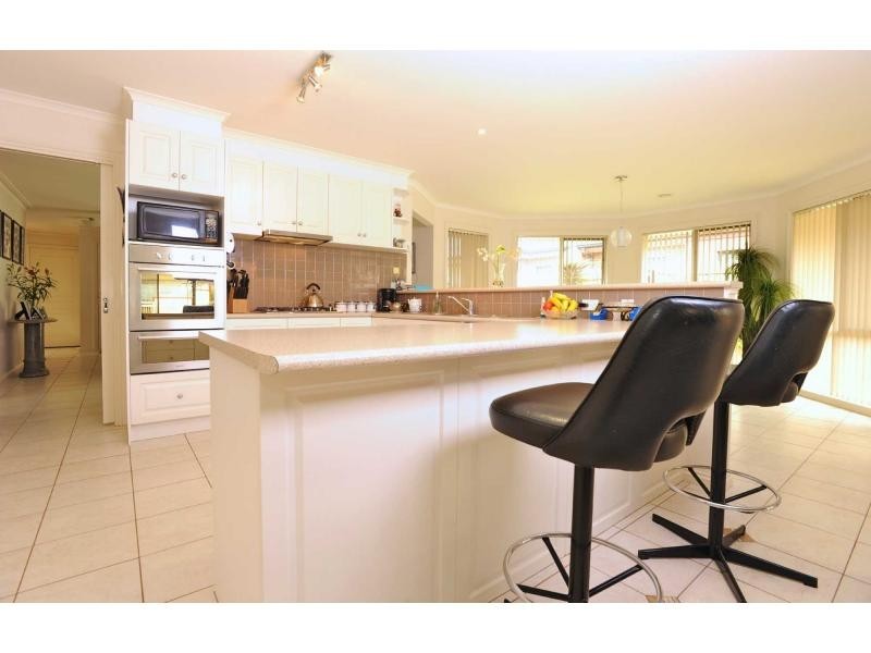 10 John William, Mount Martha VIC 3934