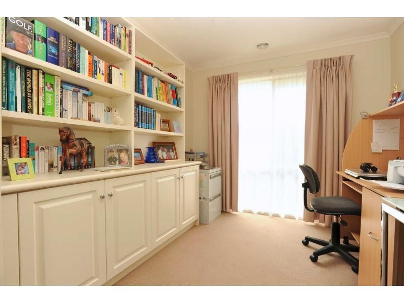 10 John William, Mount Martha VIC 3934