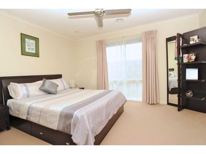 10 John William, Mount Martha VIC 3934