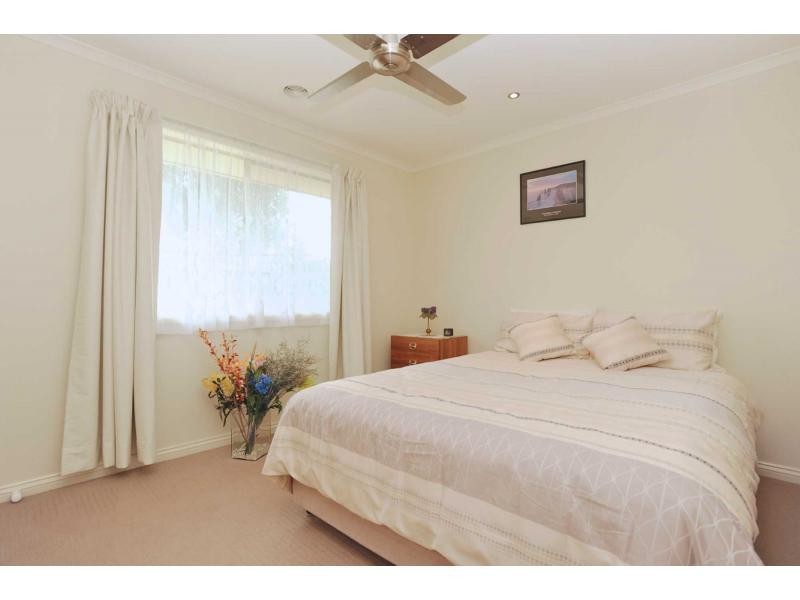 10 John William, Mount Martha VIC 3934
