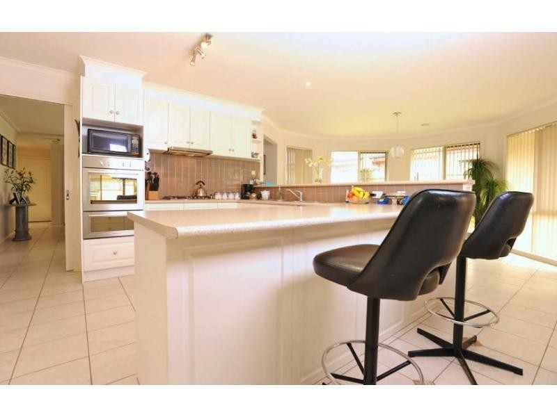 10 John William, Mount Martha VIC 3934