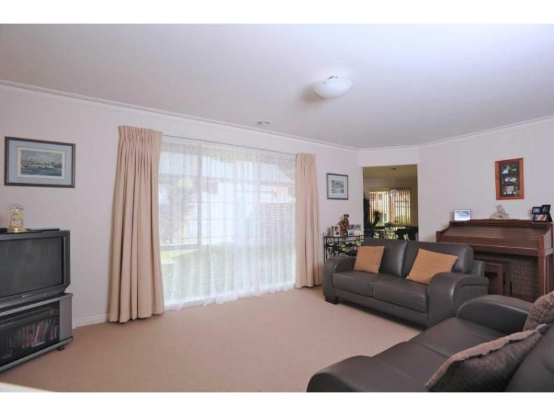 10 John William, Mount Martha VIC 3934