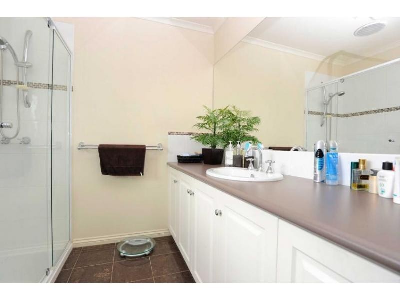 10 John William, Mount Martha VIC 3934