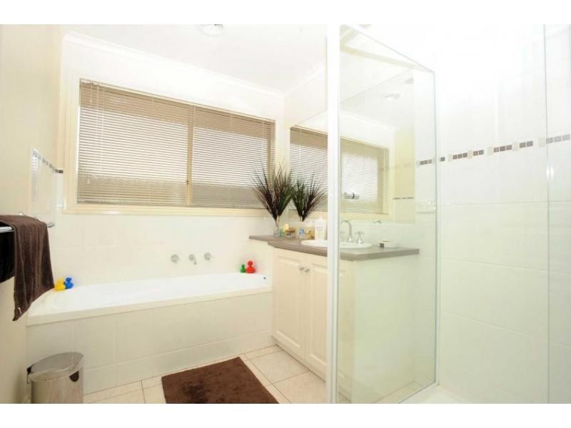 10 John William, Mount Martha VIC 3934