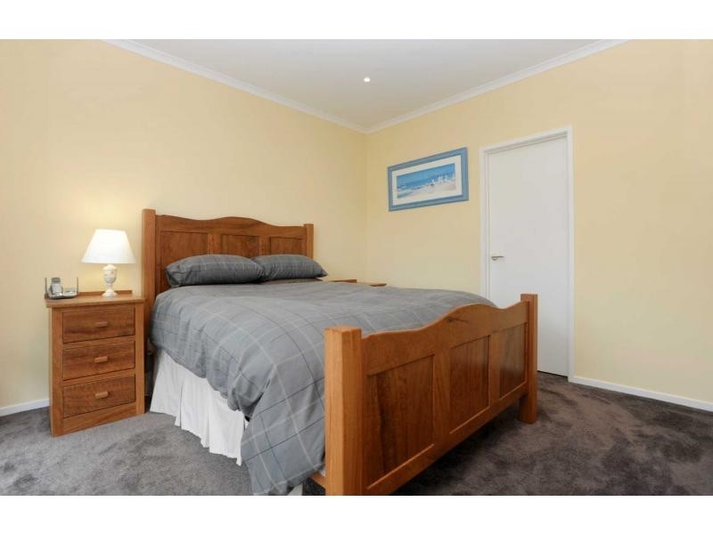 15 Tyalla Grove, Mornington VIC 3931